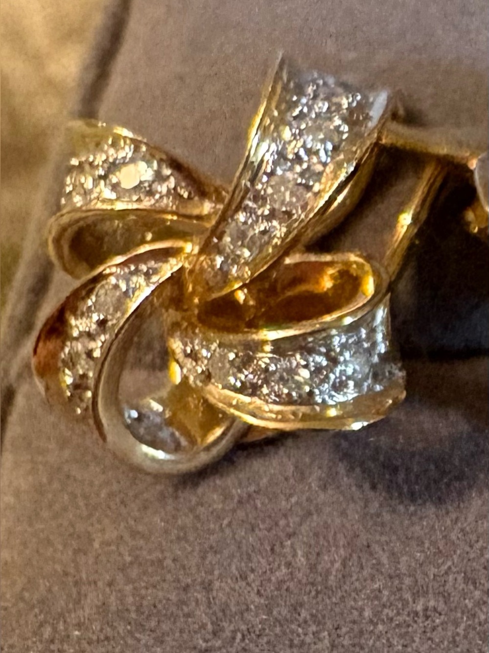 Ribbon 🎀 or Pinwheel shaped genuine Diamond 💎 studs 14k gold . Dazzling pair. - Picture 7 of 10